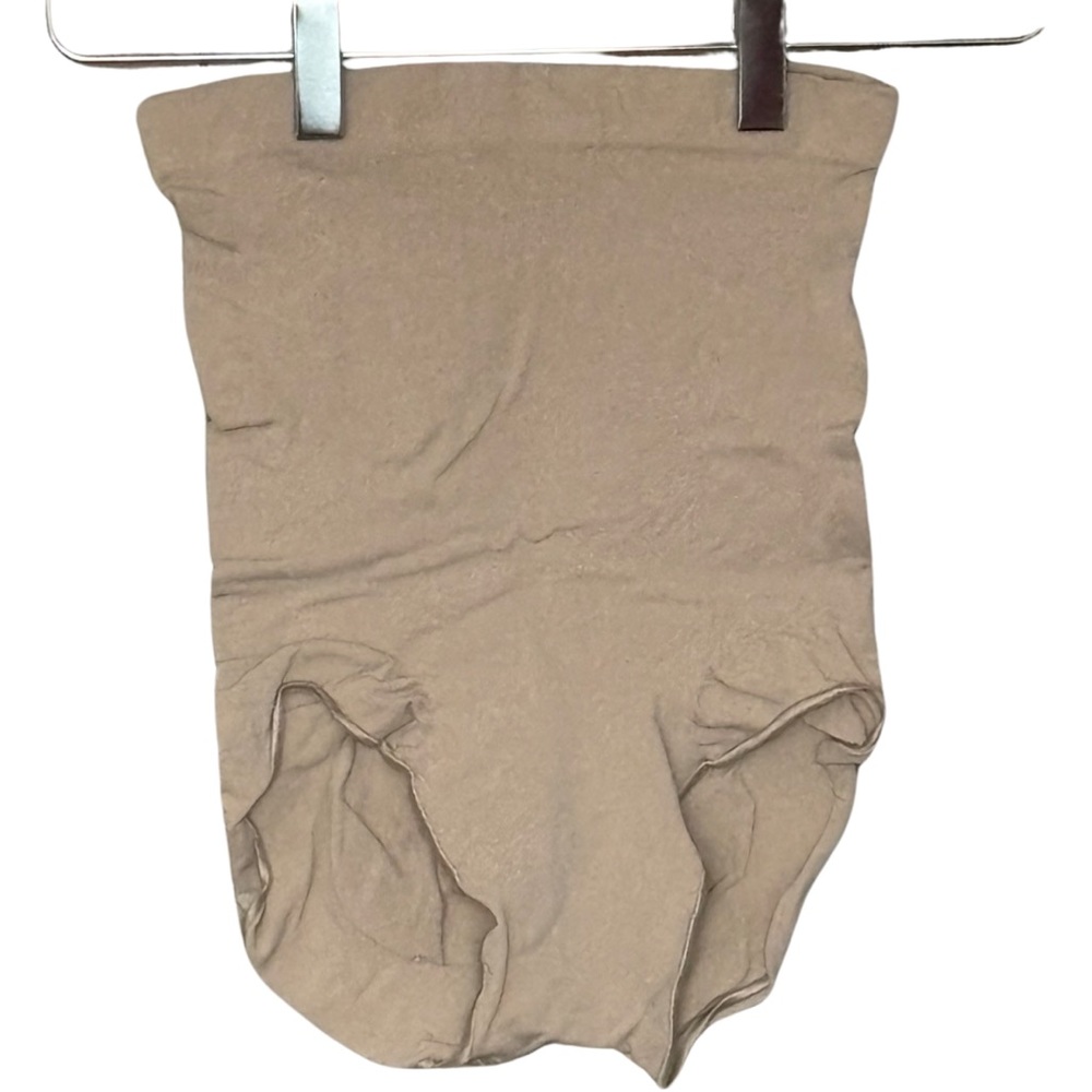 SKIMS: Seamless Sculpt High Waist Brief in Clay‎